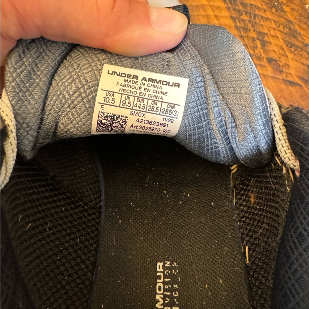 Under Armour HOVR Fade 2 spikeless golf shoes